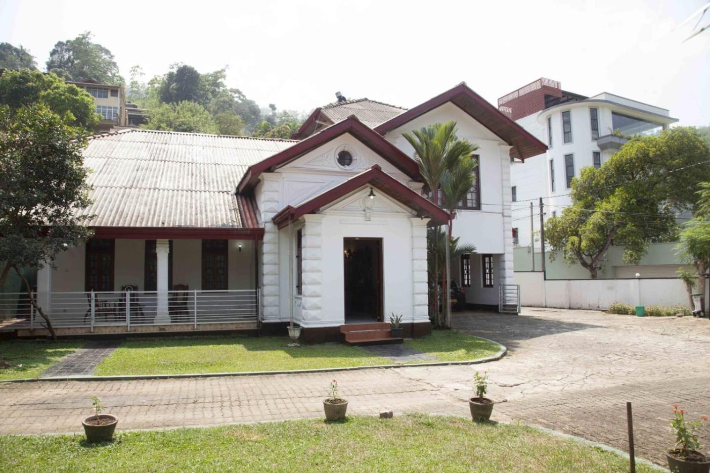 Antique Tourists Lodge Kandy Exterior photo
