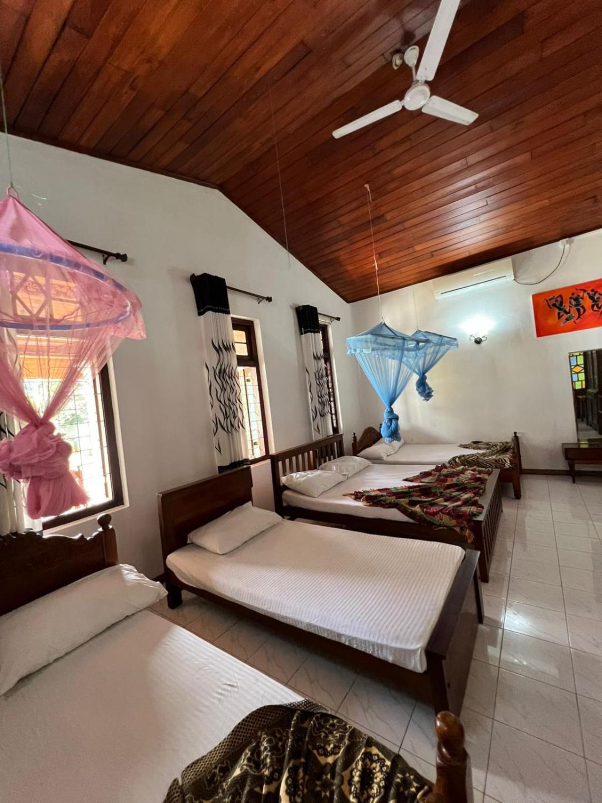 Antique Tourists Lodge Kandy Exterior photo