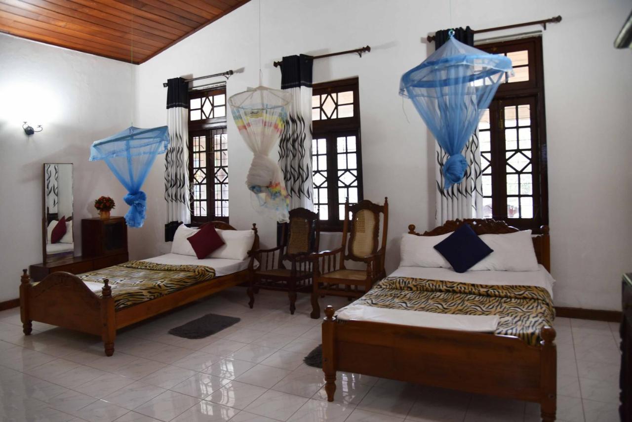 Antique Tourists Lodge Kandy Exterior photo