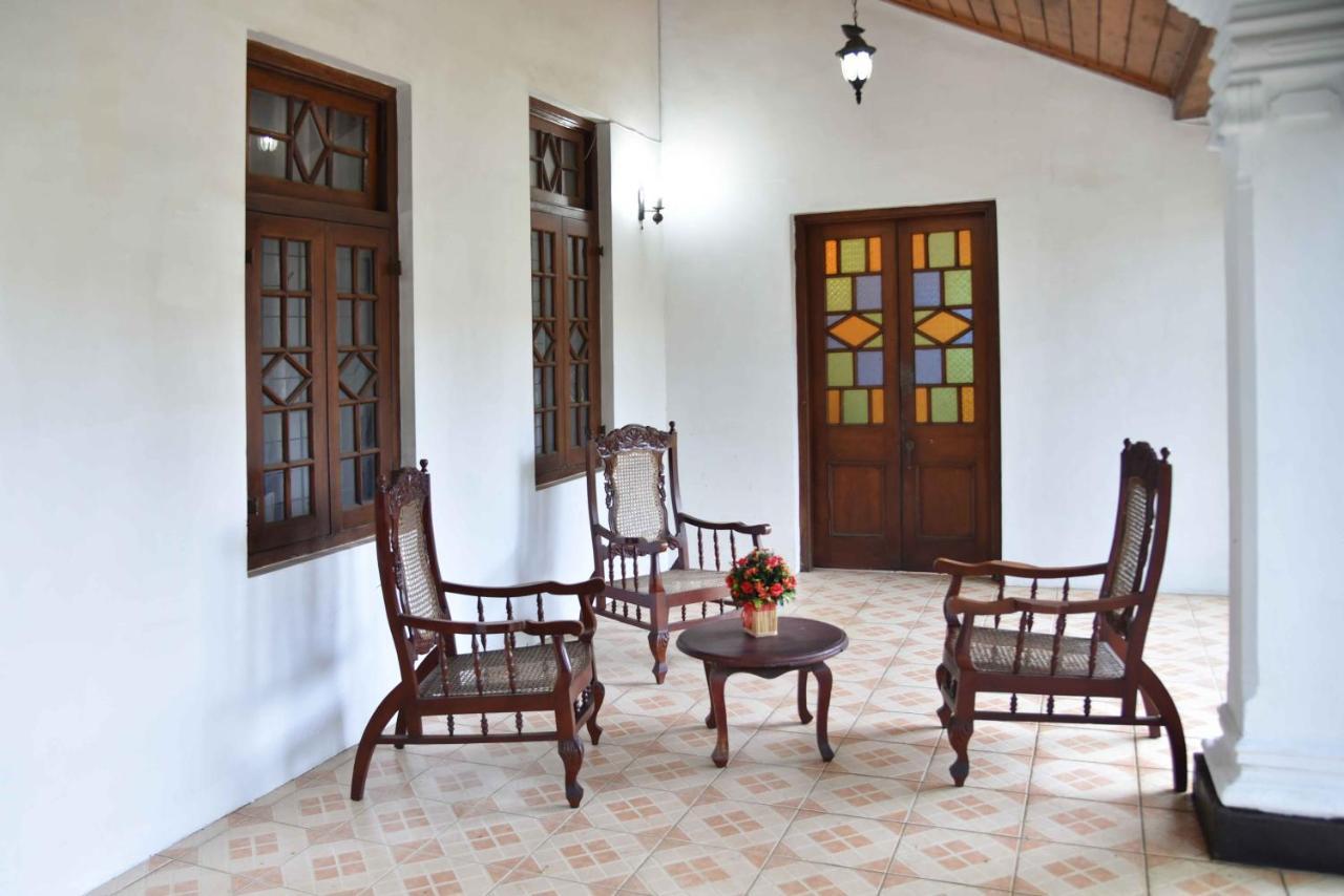 Antique Tourists Lodge Kandy Exterior photo