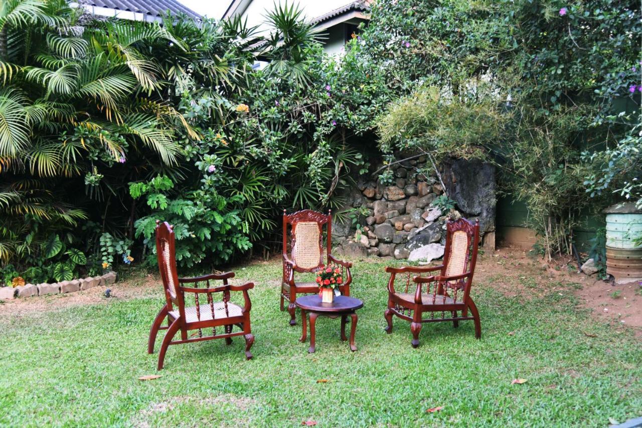 Antique Tourists Lodge Kandy Exterior photo